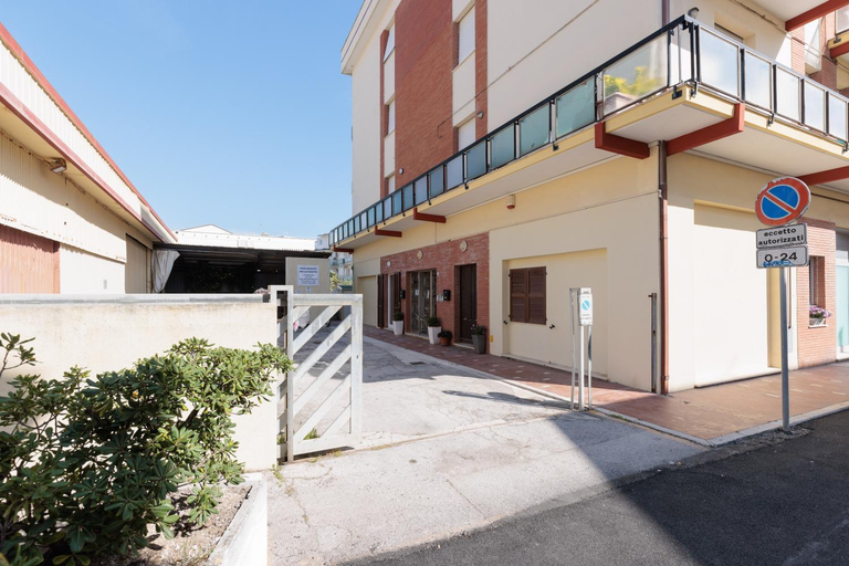 Others 3, lapprodosulconero, Ancona