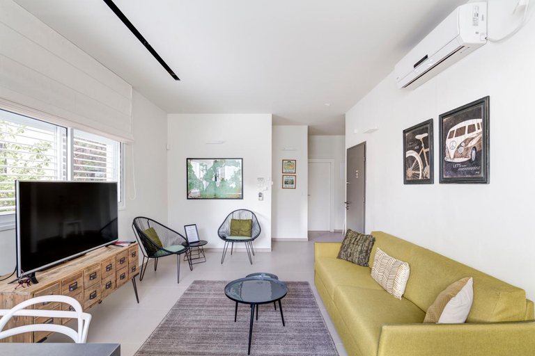 Others 5, Ella SR by TLV2rent