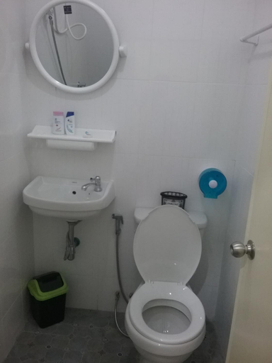 Bathroom 14