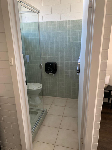 Bathroom 3, Wattle Motel, Mitchell - North