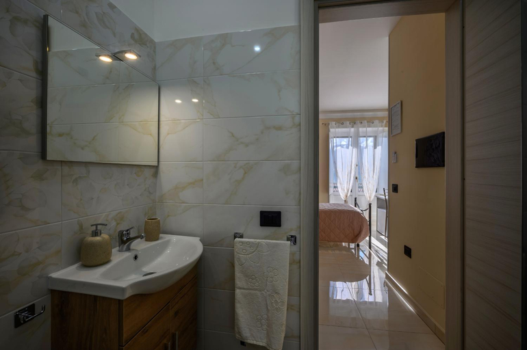 Bathroom 3, B&B Miraville, Salerno