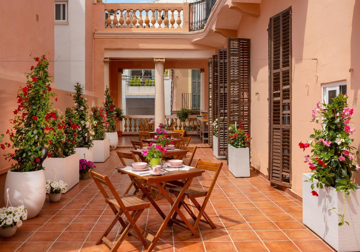 Others 4, Antonios Hostal, Barcelona