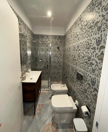Bathroom, Business house, Napoli