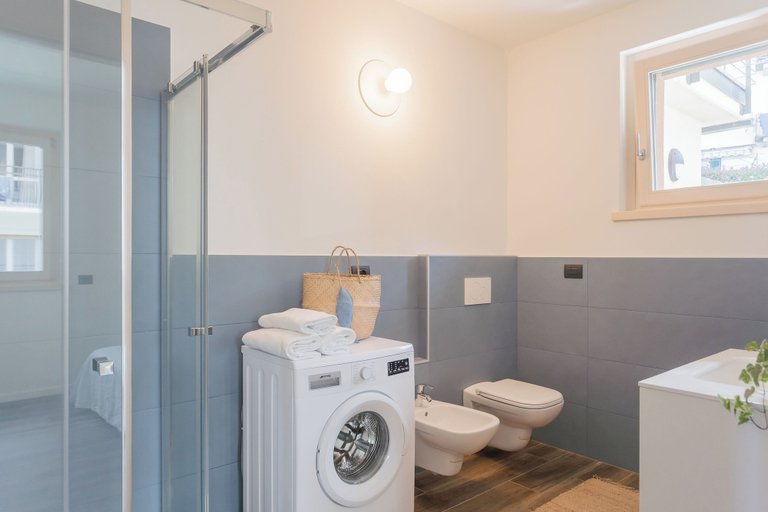 Bathroom 3, Misultin House & Swimming Pool by Rent all Como, Como