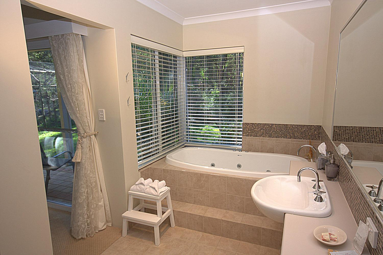 Bathroom 16