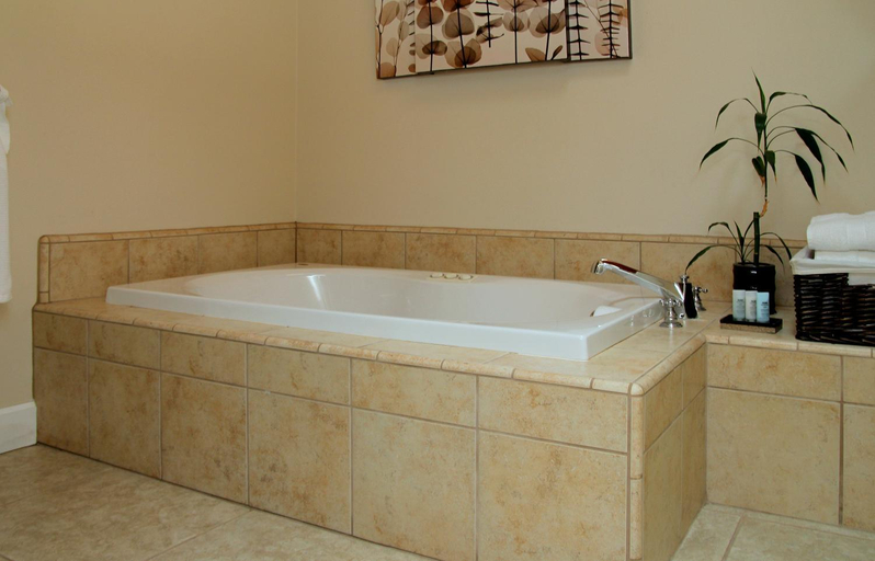 Bathroom 3, Coho Cottages, Humboldt