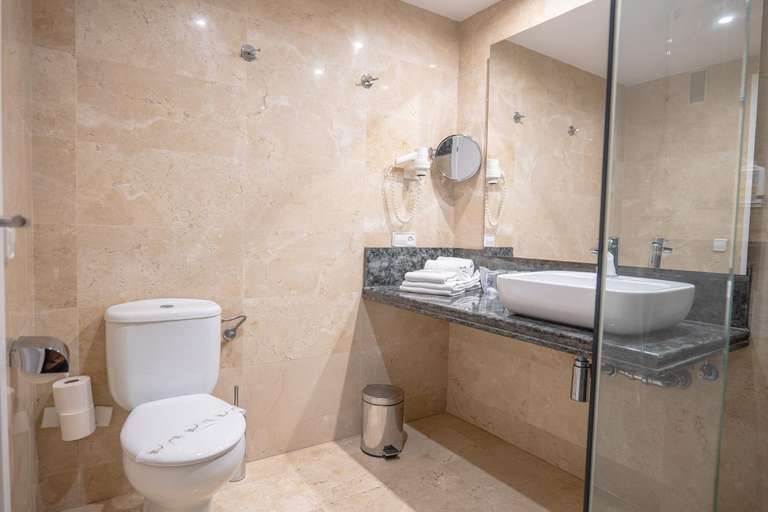 Bathroom 3, Aparthotel Dunes Platja, Baleares
