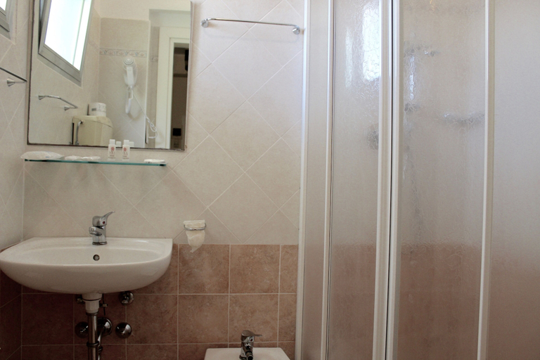 Bathroom 5, King Hotel, Forli' - Cesena