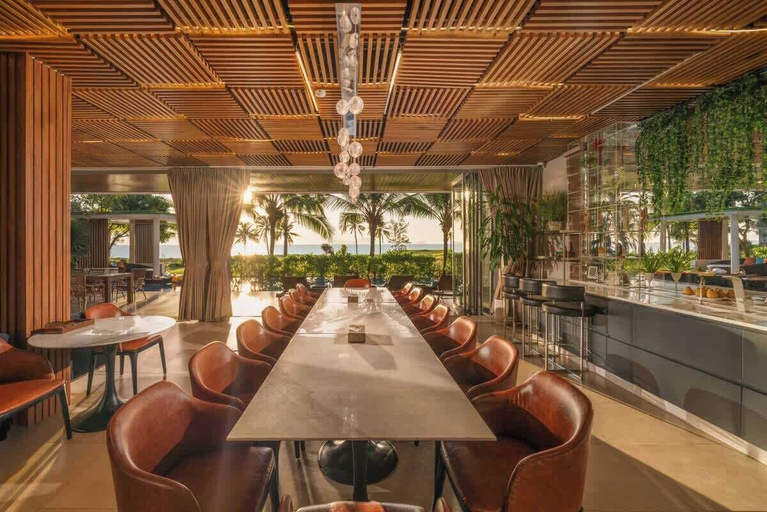 Food & Drinks 4, 8BR Beachfront Eden: Luxury Events & Getaways, Da Nang