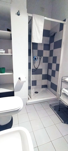 Bathroom 4, Blu Bed, Chieti