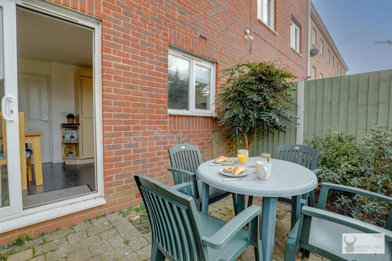 Others 2, Silver Stag Properties, Spacious 3 Story House, Leicestershire