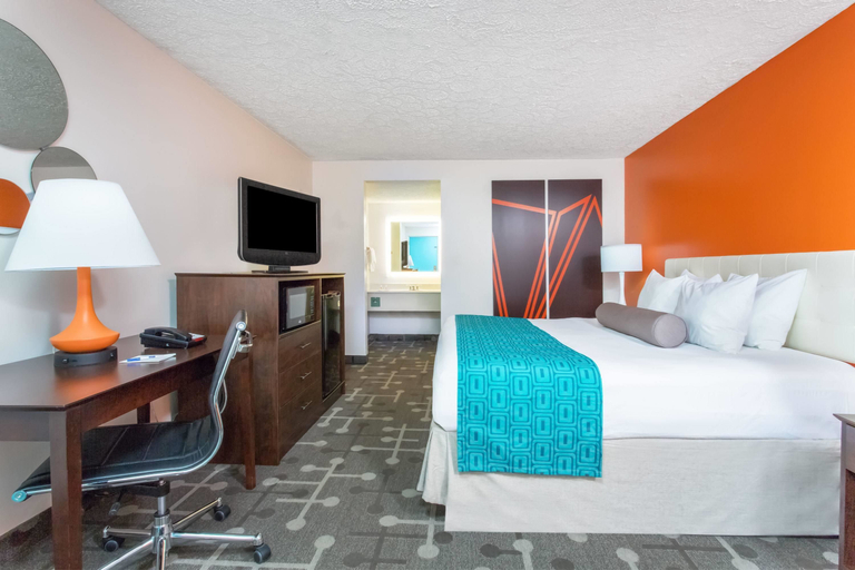 Bedroom, Howard Johnson by Wyndham Ocala FL I-75, Marion