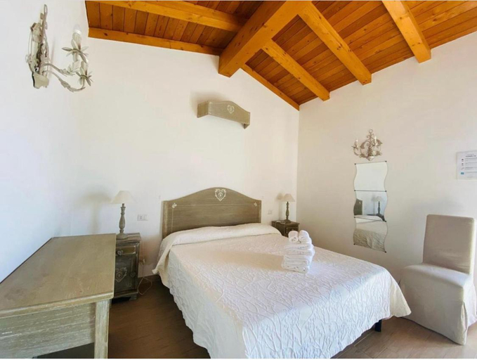 Others 5, La Casa Rotta, Latina