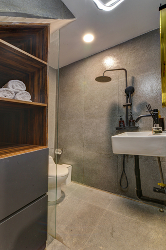 Bathroom 5, 3BR KAZA Villa by KAVA STAY, East Jakarta