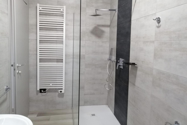 Bathroom 3, la luna blu malpensa camera singola zen - Business & airport, Varese