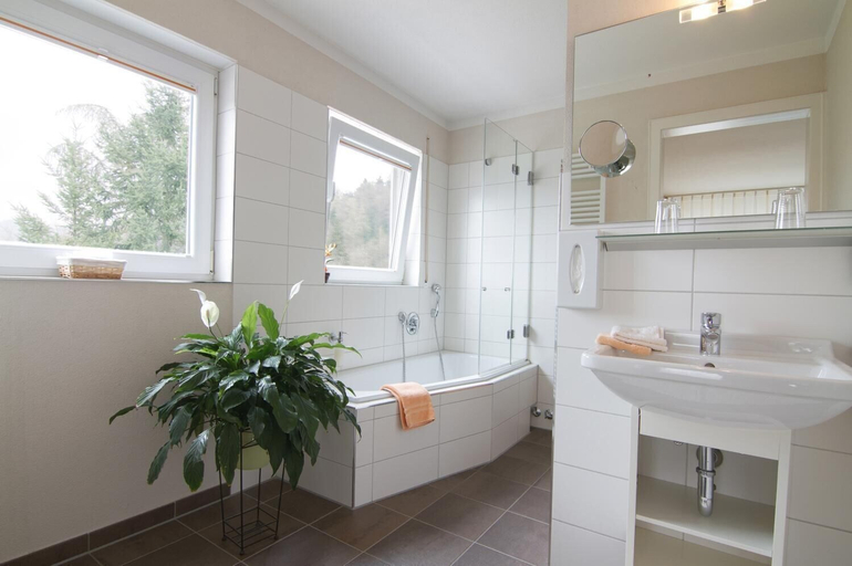 Bathroom, Balance-Hotel am Blauenwald, Breisgau-Hochschwarzwald