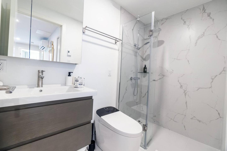 Bathroom 2, Rozenhaus Hotel - Downtown Montreal, Montréal