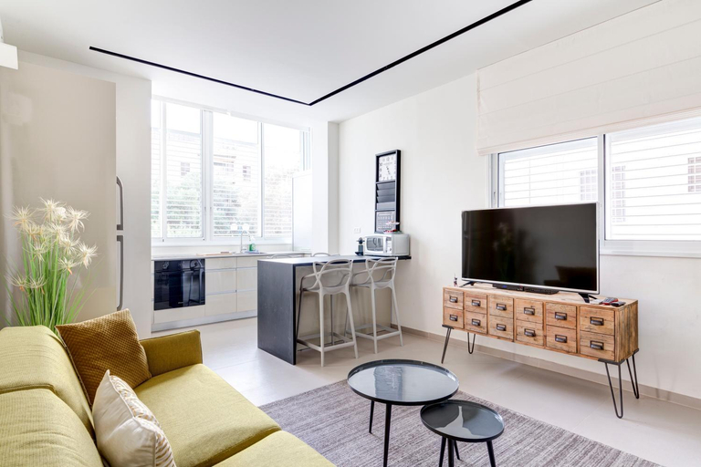 Others 3, Ella SR by TLV2rent