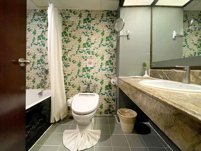 Bathroom 15