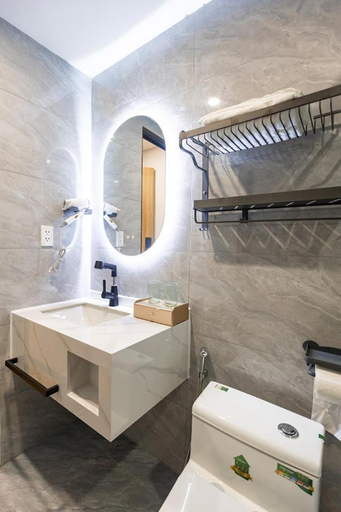 Bathroom 3, Tropic Bloom Hotel, Móng Cái