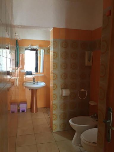 Bathroom 4, Scogliera del Gabbiano, Lecce