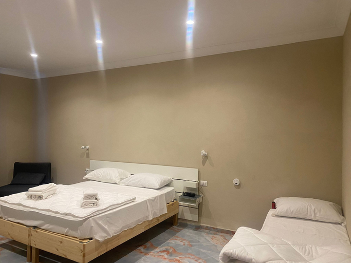 Bedroom 5, Business house, Napoli