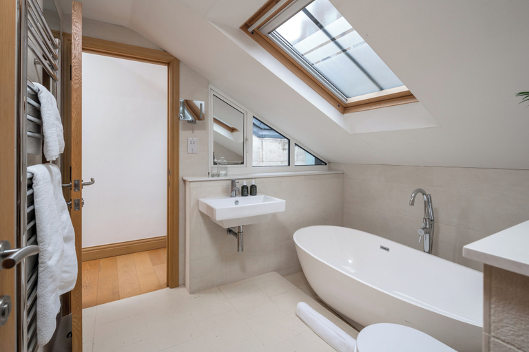 Bathroom 4, Elegant house near Regent's Park, London