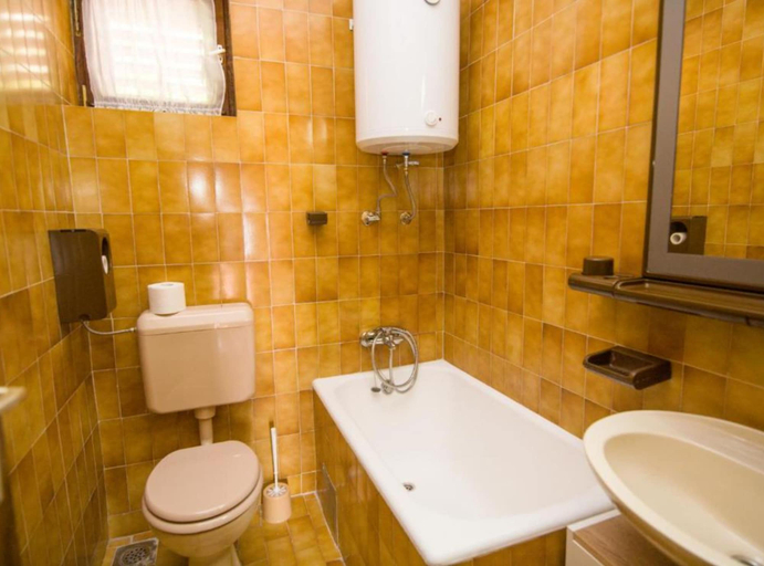 Bathroom 3, Apartment Darmy, Okrug