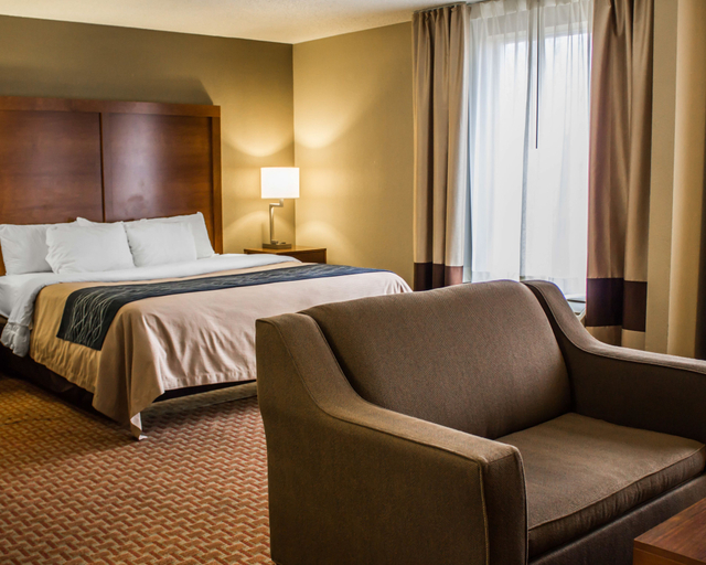 Bedroom 5, Quality Inn Akron South, Summit