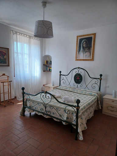 Others 5, Casa di Adriano, Siena