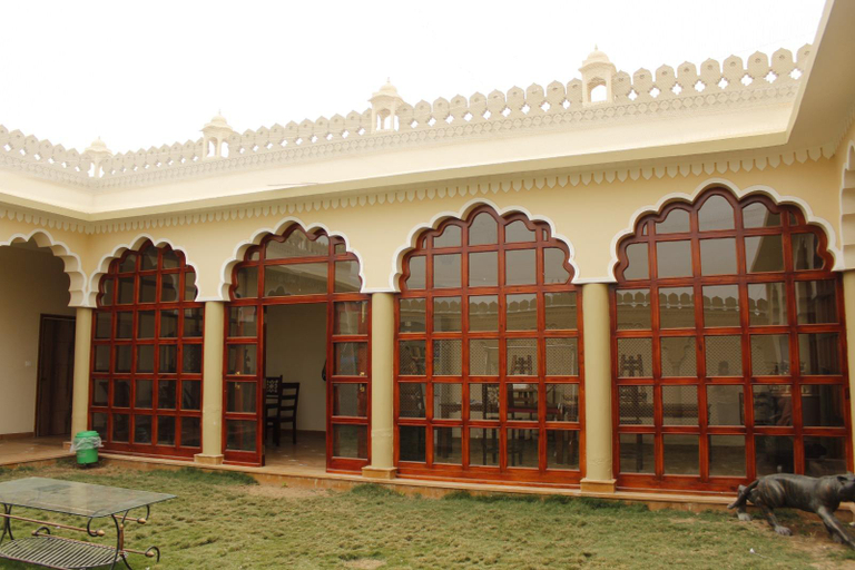 Exterior & Views