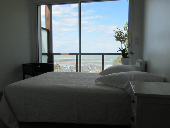 Bedroom 2, Villa Regina, Calvados