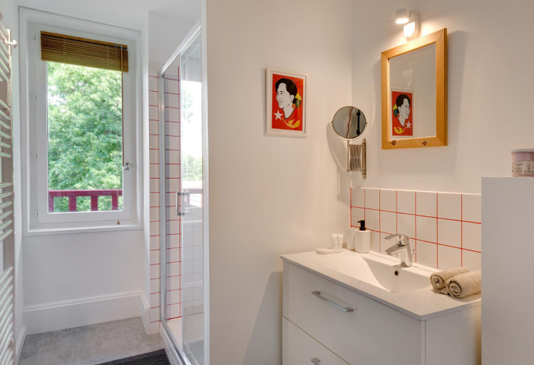 Bathroom 4, Chambres de charme avec piscine - Le Monde de Charlie - Proche Vichy, Allier