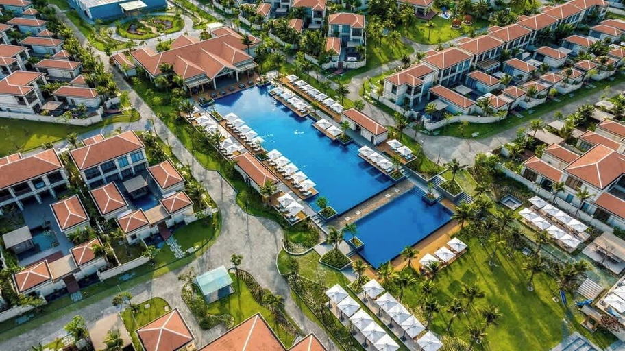 Exterior & Views, Luxe 3BR Villa: Private Pool & Resort Perks!, Da Nang