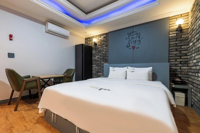 Bedroom 5, Pyeongtaek Station Gallery Hotel, Pyeongtaek
