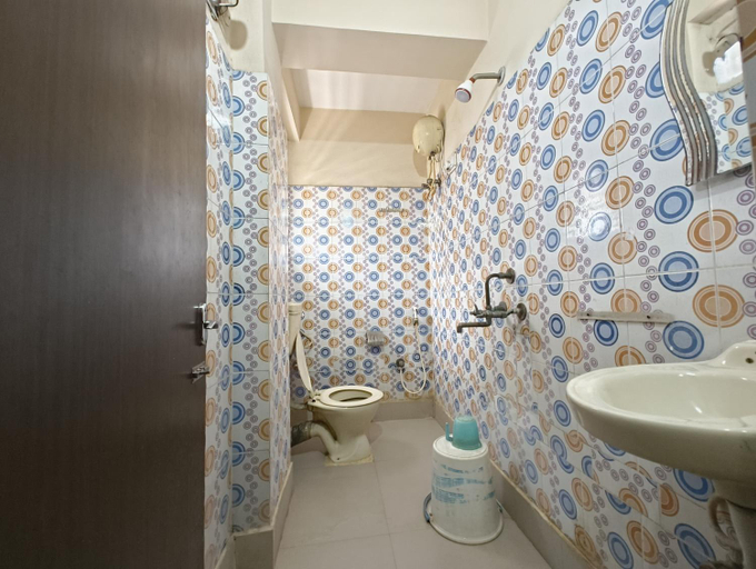 Bathroom 3, Golden Heaven Hotel & Restaurant, North 24 Parganas