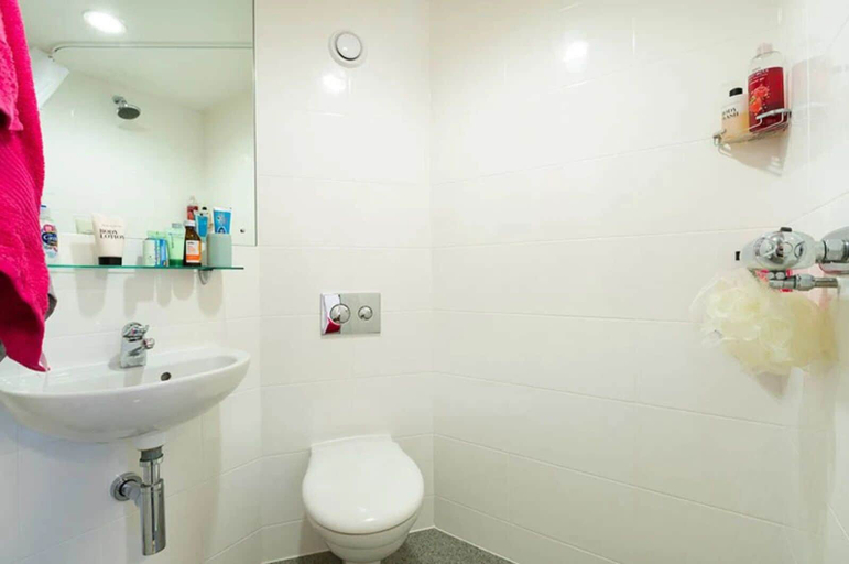 Bathroom, NTU Gill St, Nottingham