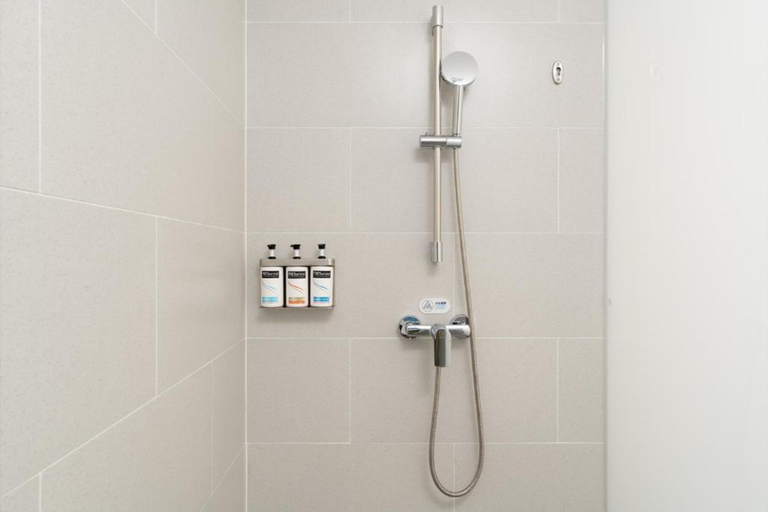 Bathroom 4, Holiday Inn Express YINCHUAN YUEHAI by IHG, Yinchuan