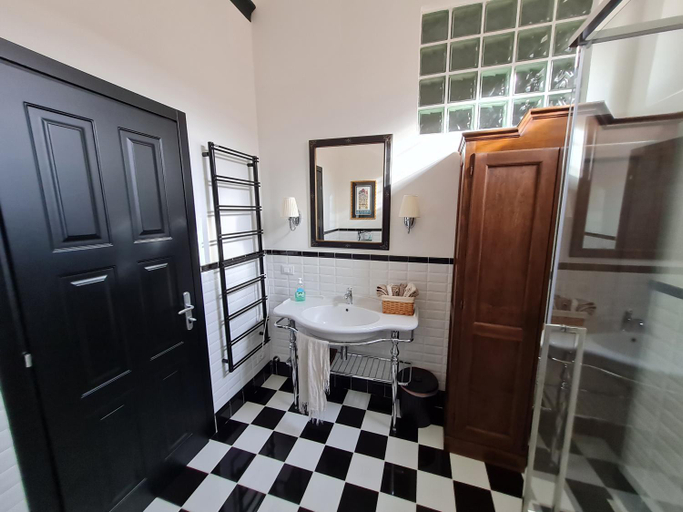 Others 2, B&B Residenza d'epoca "La nostra casa tra le torri", Savona