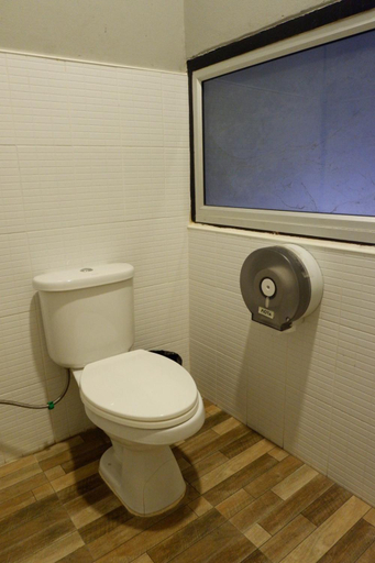 Bathroom 4, Leisure Hostel, Mueang Krabi