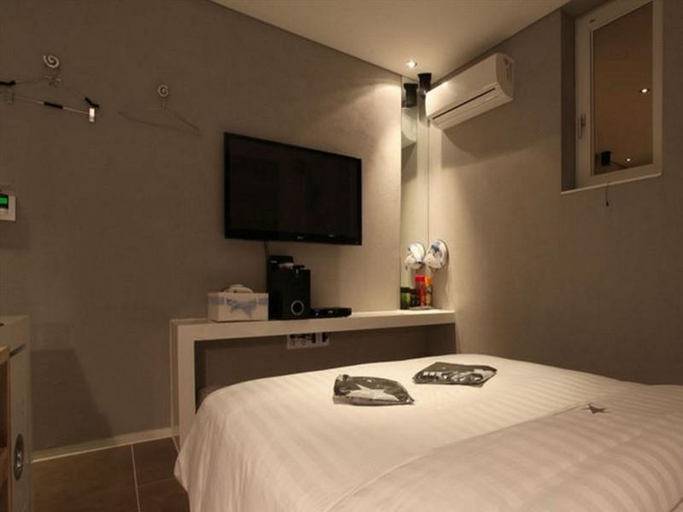 Bedroom 4, Nine Star Hotel Sinchon, Seodaemun
