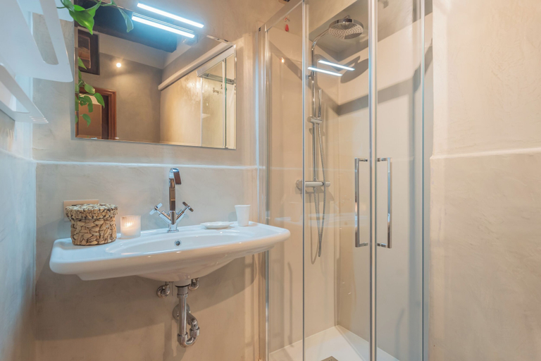 Bathroom 4, Pantero Apartment by Rent all Como, Como
