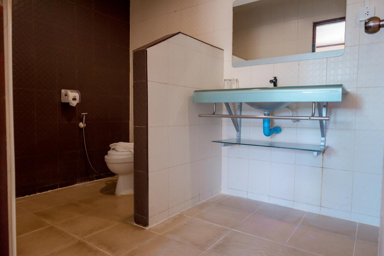 Bathroom 2, NaLinNaa Resort Buriram, Chalermphrakiet