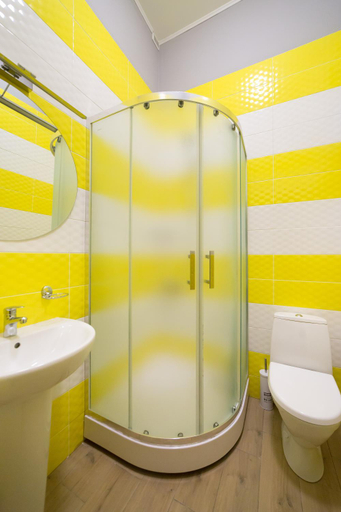 Bathroom 2, HOTEL Bee Station, Desnians'kyi