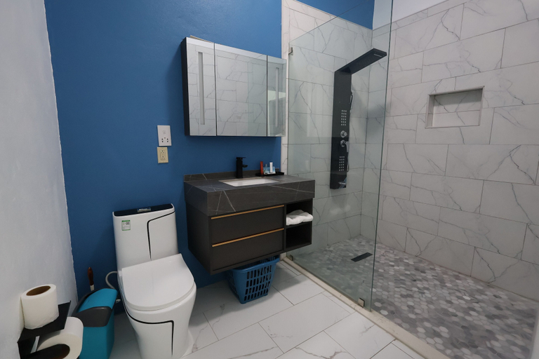 Bathroom, PÀRIS Business