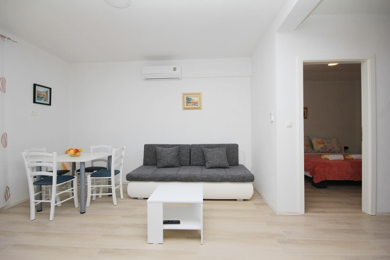 Others 4, Apartmani Lovre, Makarska
