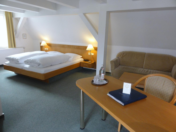 Bedroom 3, Hotel Wurttemberger Hof Garni, Tübingen