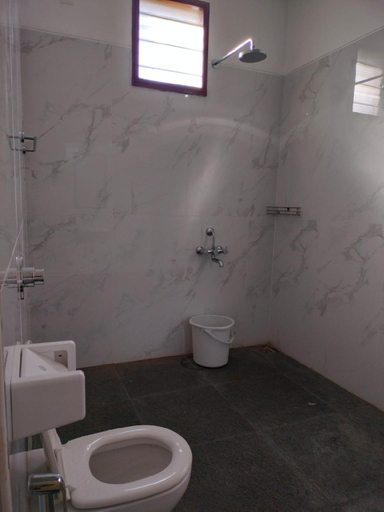 Bathroom 16