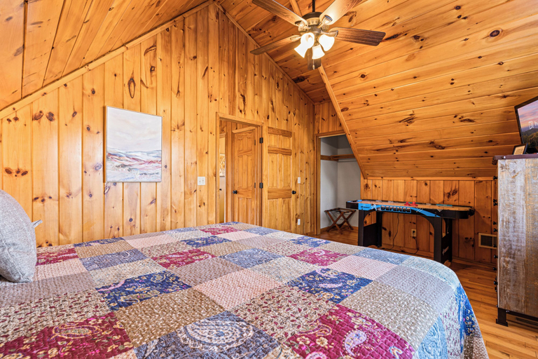 Bedroom 2, Bear Hideaway Cozy 3BR Cabin, Sevier