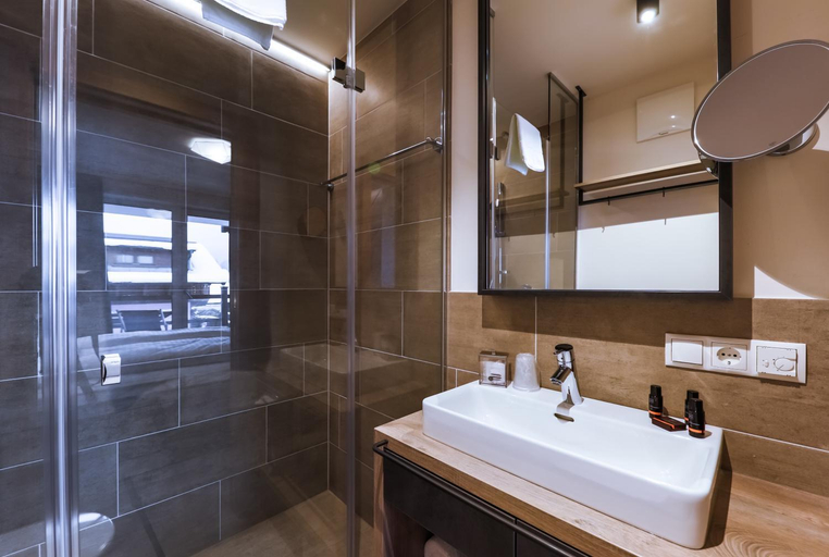 Bathroom 15